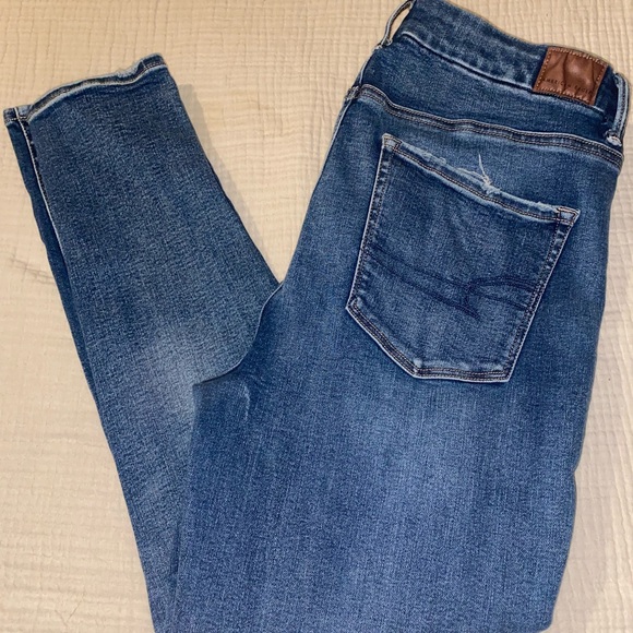 American Eagle Hi rise begging - Picture 4 of 4